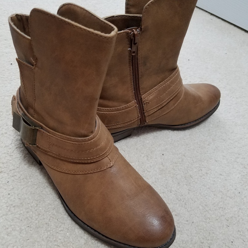 Boots - Picture 3 of 3